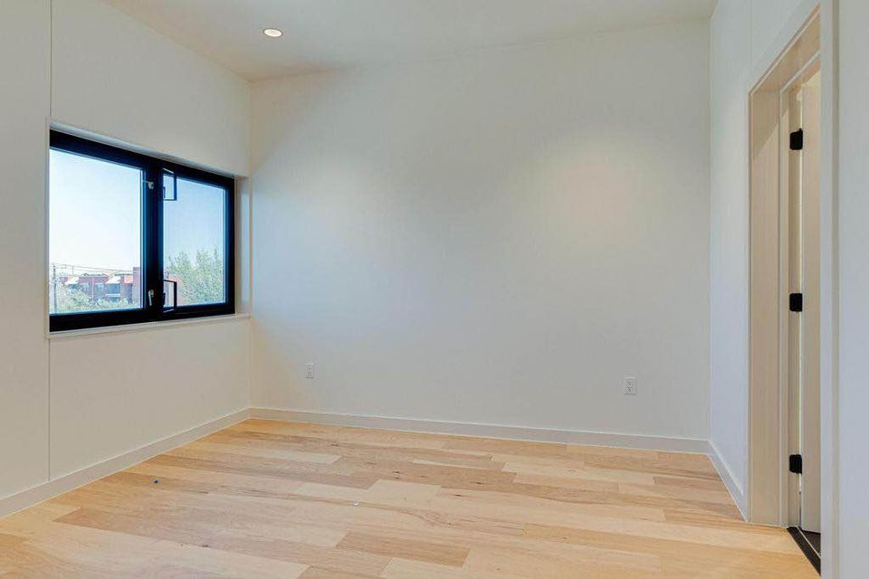 1 Bed 1.5 Baths - Townhouse photo'