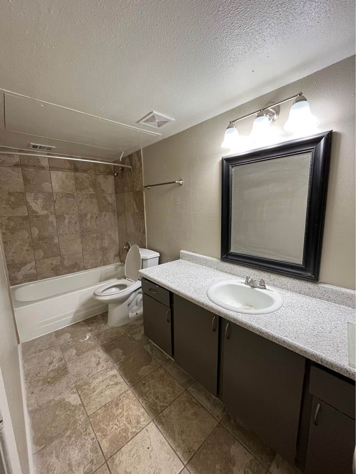 1 Bed 1 Bath - Townhouse photo'