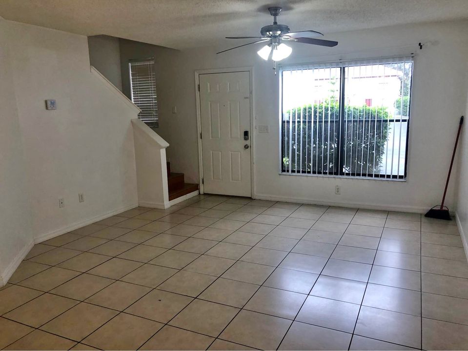 2 Beds 1.5 Baths - Townhouse