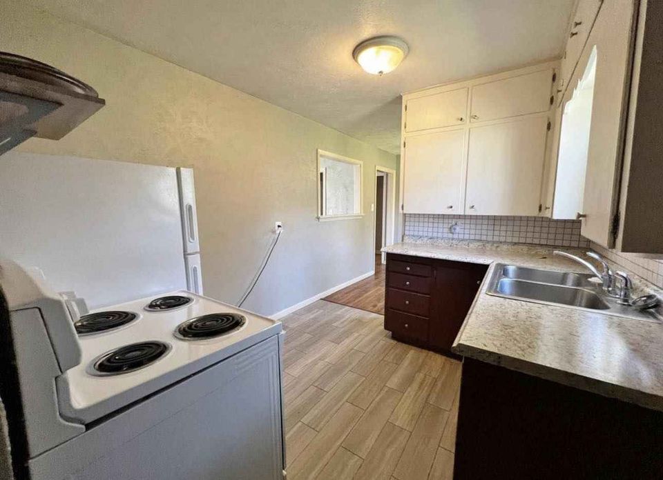 2 Beds 1 Bath - House photo'