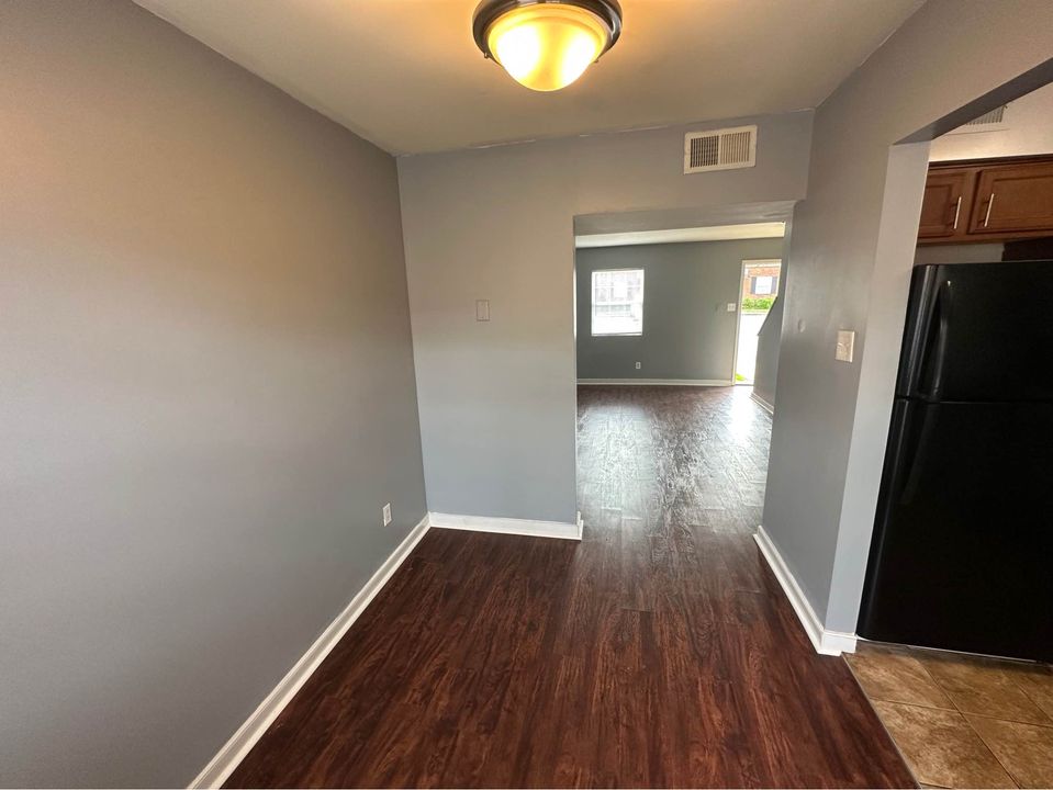 2 Beds 1 Bath - Townhouse photo'