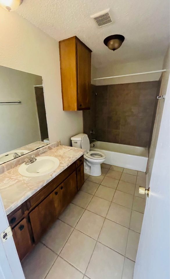 2 Beds 1 Bath - Townhouse photo'