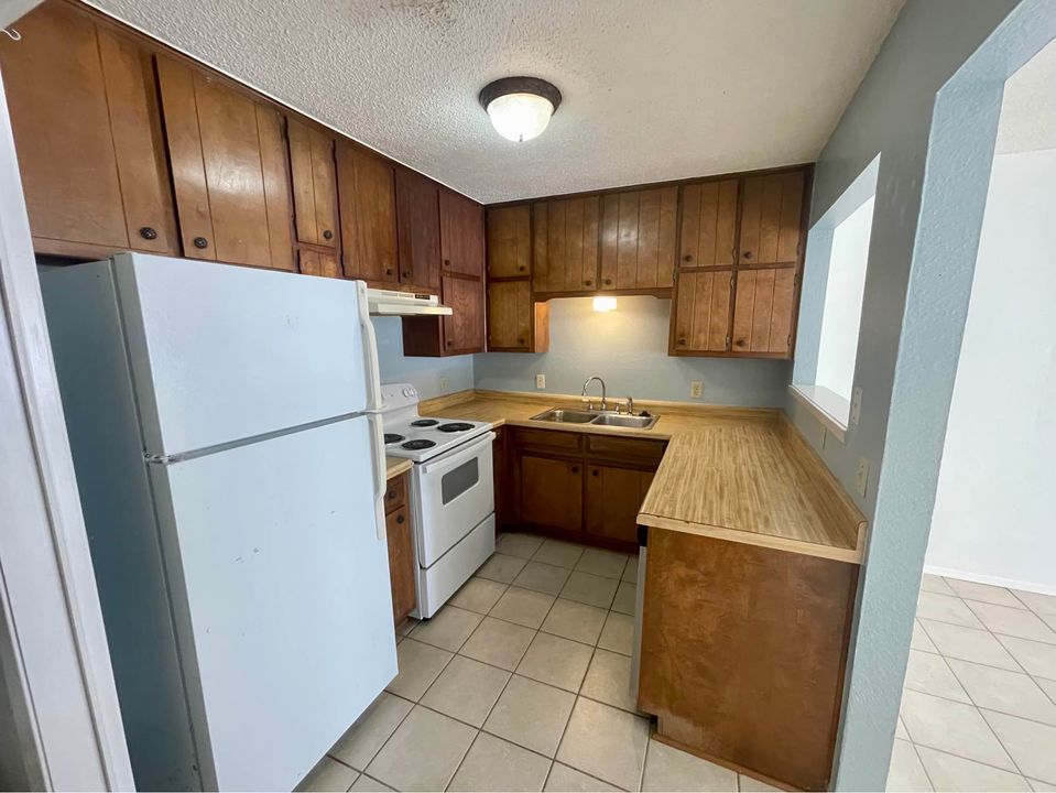 2 Beds 1 Bath - Townhouse - 8