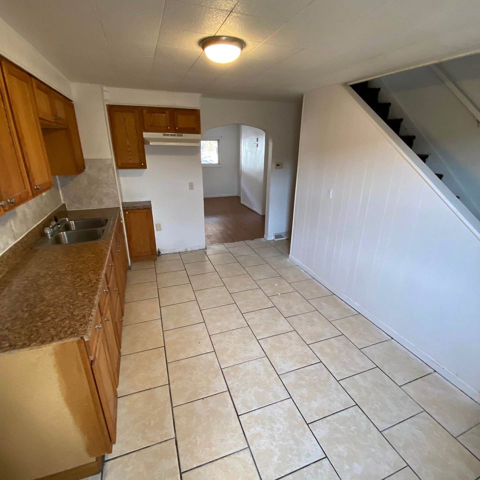 2 Beds 1 Bath Townhouse