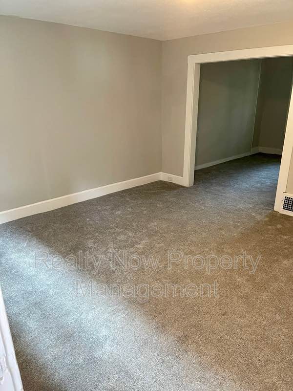 2 Beds 1 Bath - Townhouse photo'