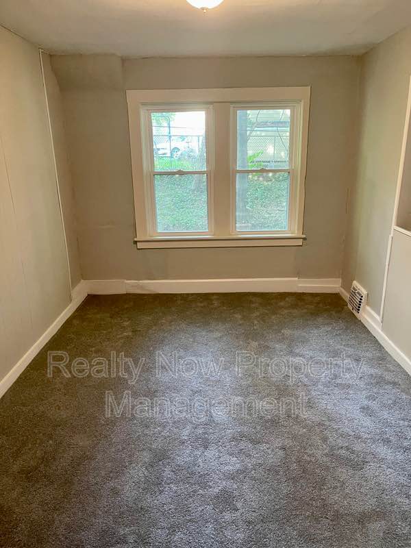 2 Beds 1 Bath - Townhouse photo'