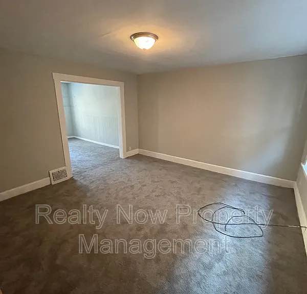 2 Beds 1 Bath - Townhouse photo'