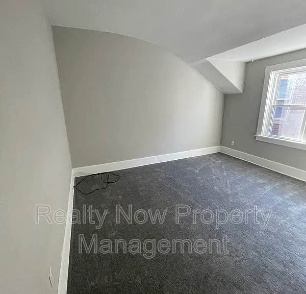 2 Beds 1 Bath - Townhouse photo'