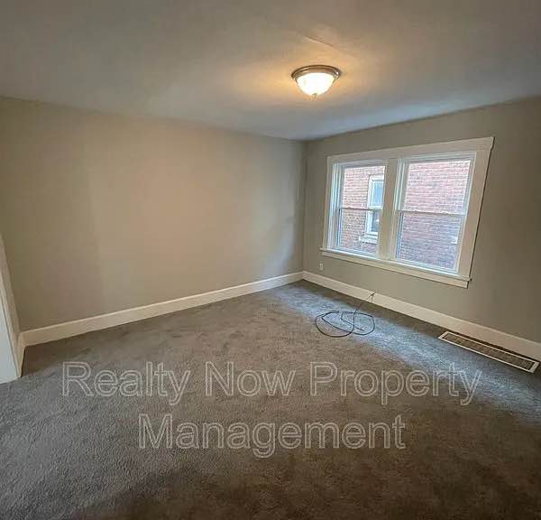 2 Beds 1 Bath - Townhouse photo'