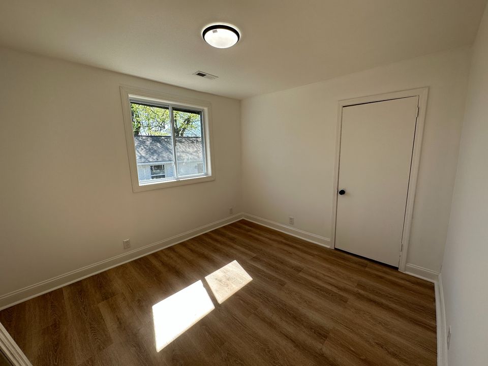 2 Beds 1 Bath Townhouse - 10