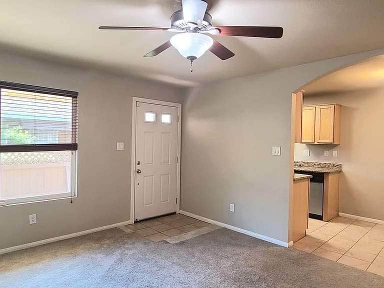 2 Beds 1 Bath - Townhouse photo'