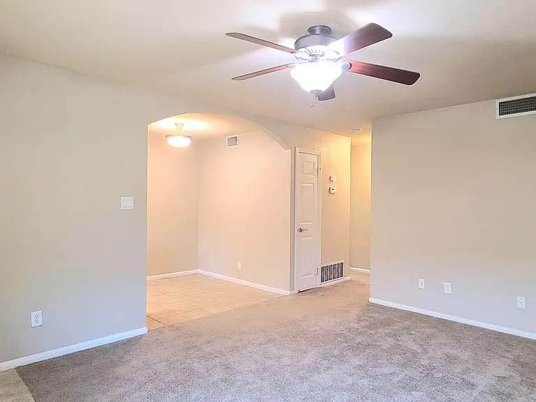 2 Beds 1 Bath - Townhouse photo'