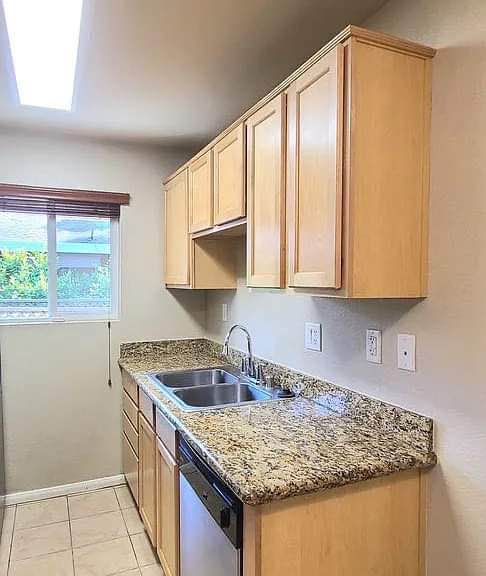 2 Beds 1 Bath - Townhouse photo'