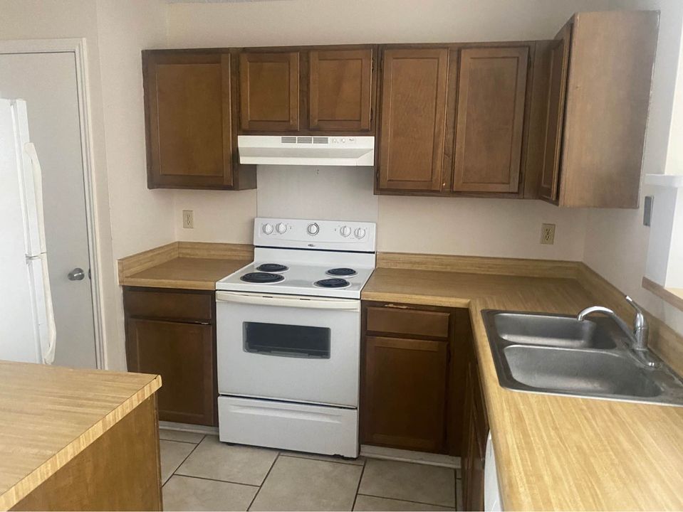 2 Beds 1 Bath - Townhouse photo'