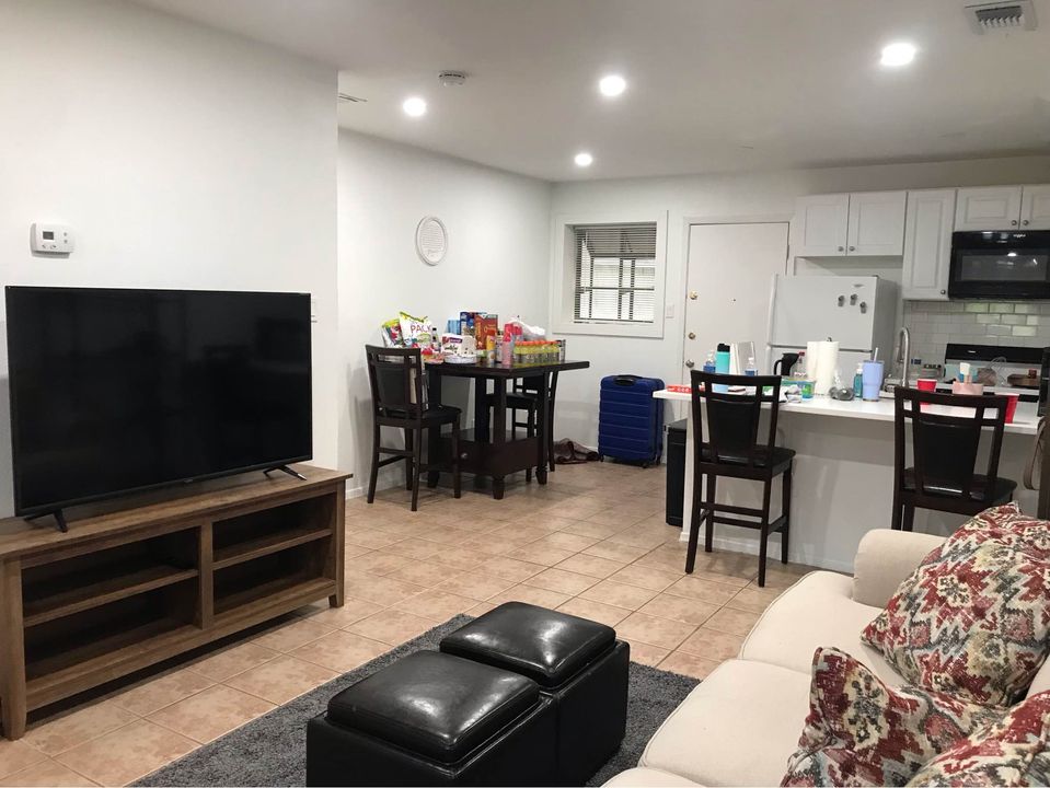 2 Beds 1 Bath - Townhouse photo'