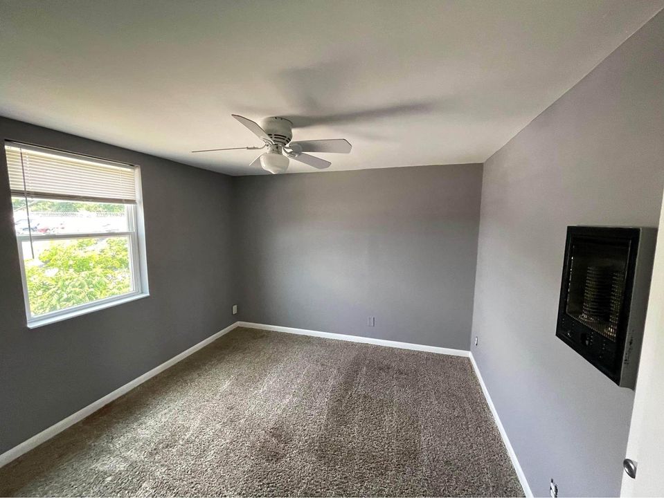 2 Beds 1 Bath - Townhouse photo'