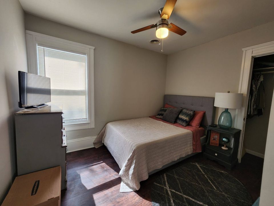 3 Beds 1 Bath Apartment photo'