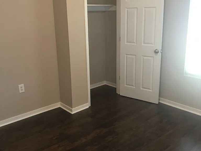 3 Beds 1 Bath - House - 10