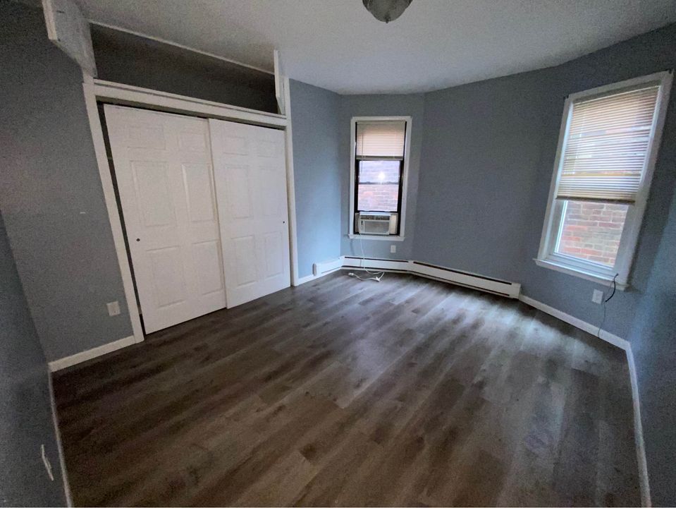 3 Beds 1 Bath - Townhouse photo'