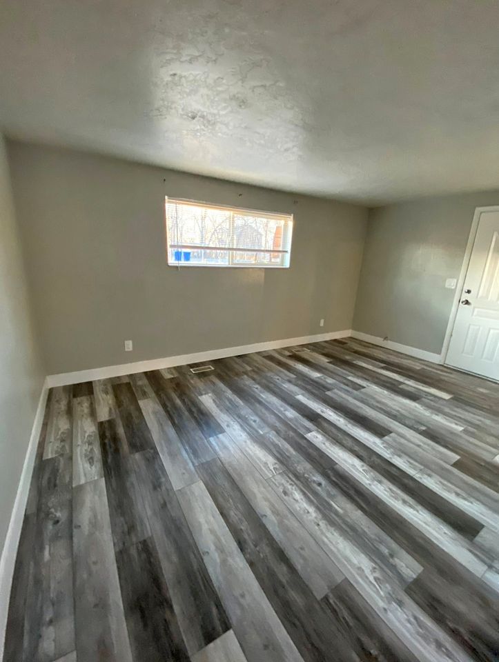 3 Beds 1 Bath - Townhouse