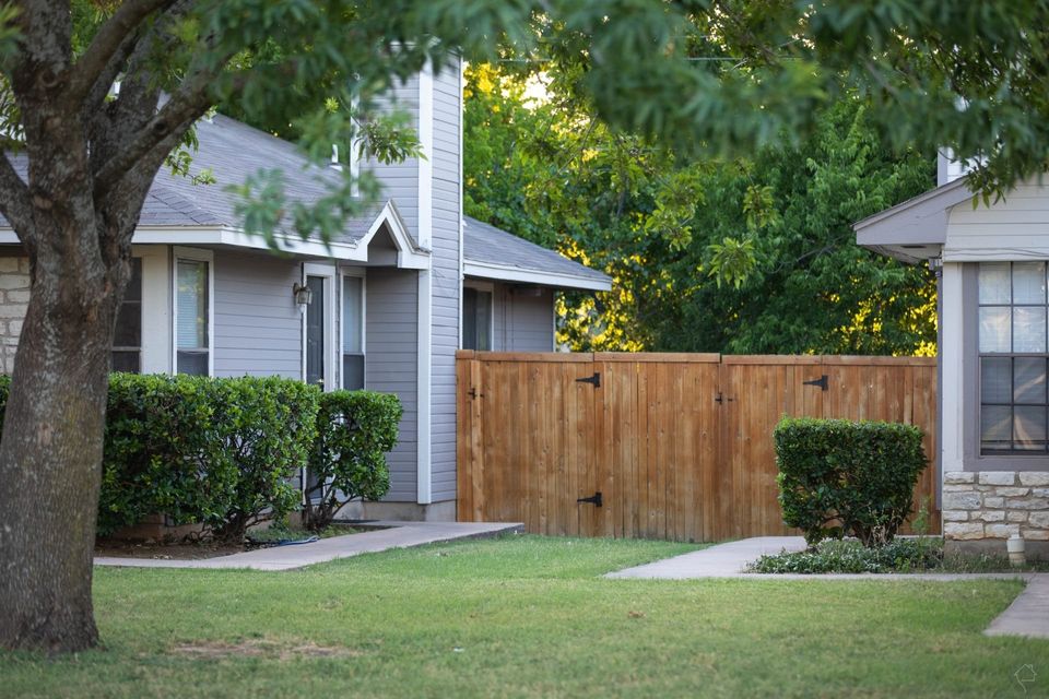 3 Beds 2 Baths Townhouse photo'