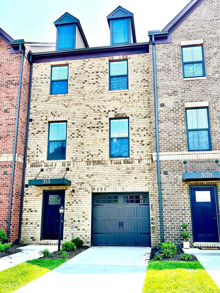 3 Beds 4 Baths - Townhouse