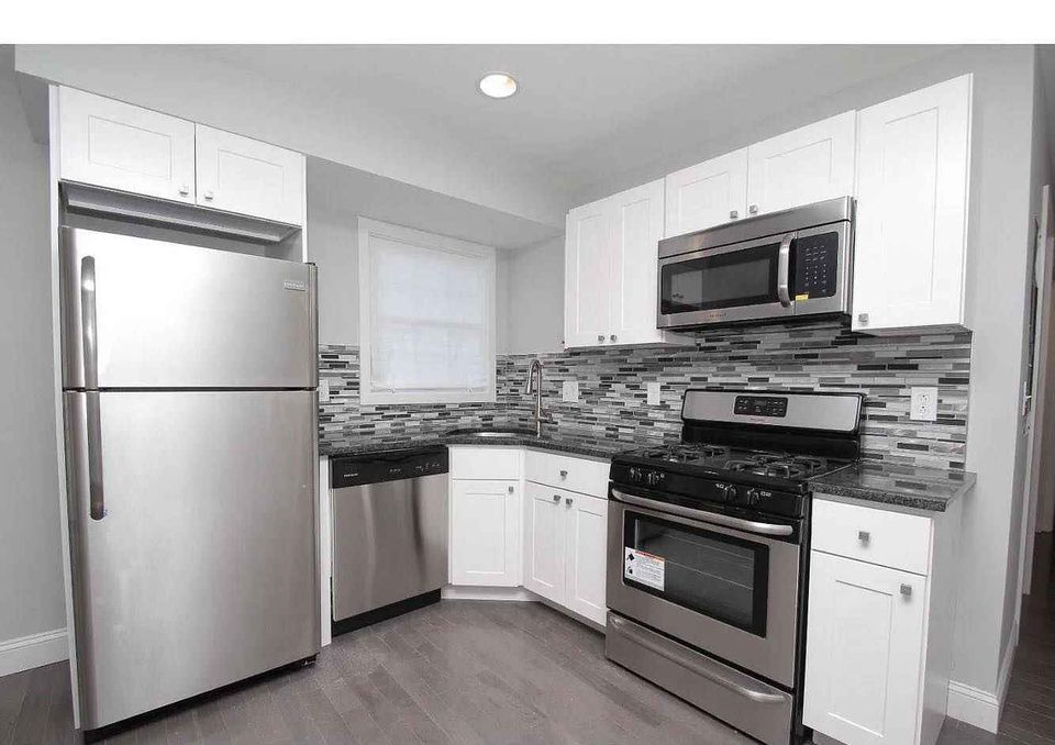 1 Bed 1 Bath - Townhouse photo'