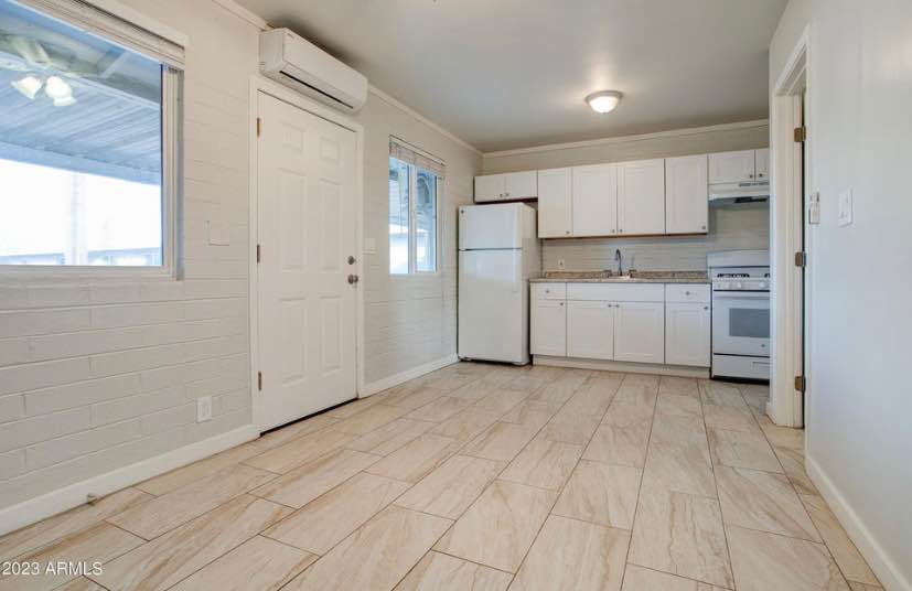 1 Bed 1 Bath - Townhouse photo'