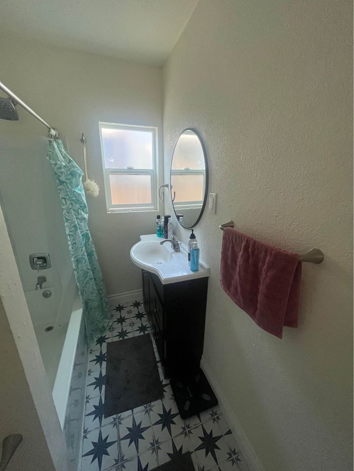 2 Beds 1 Bath - House photo'