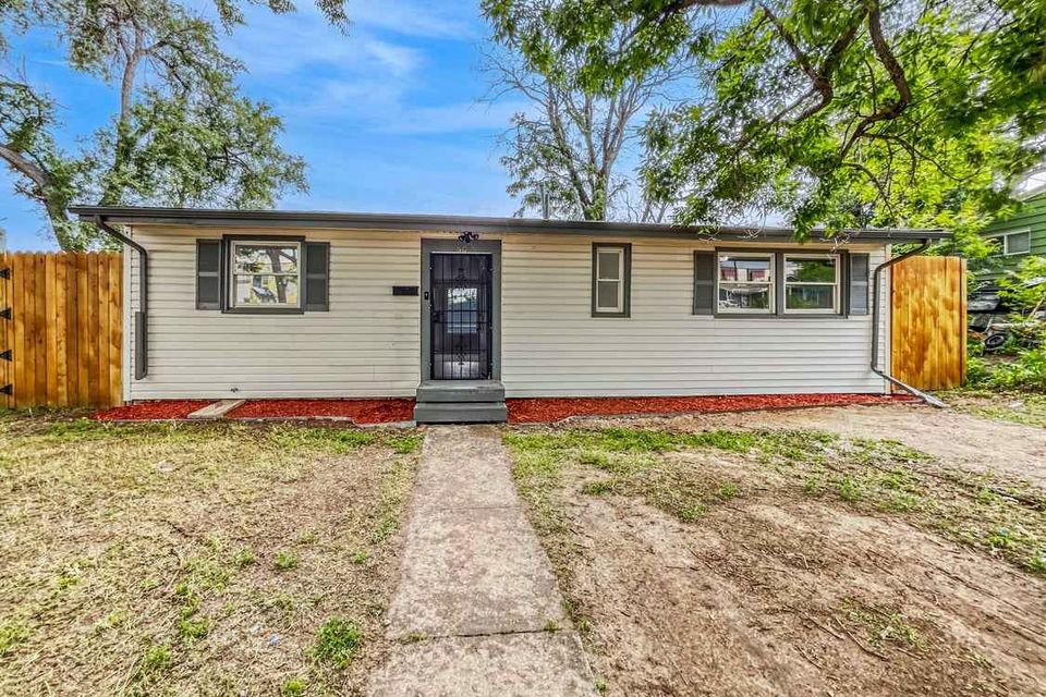 2 Beds 1 Bath - House