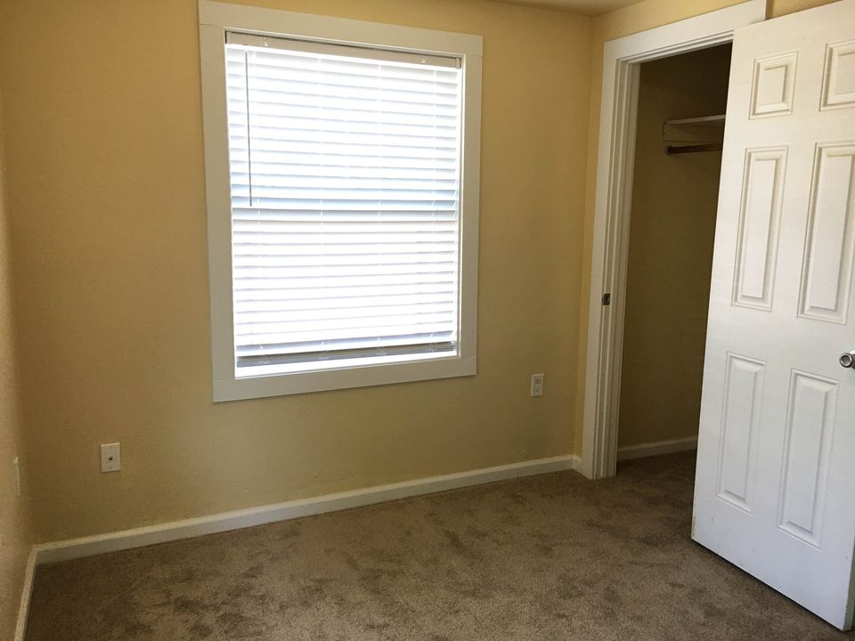 2 Beds 1 Bath Townhouse photo'