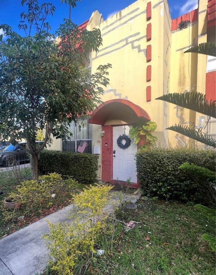 2 Beds 2 Baths - Townhouse - 2