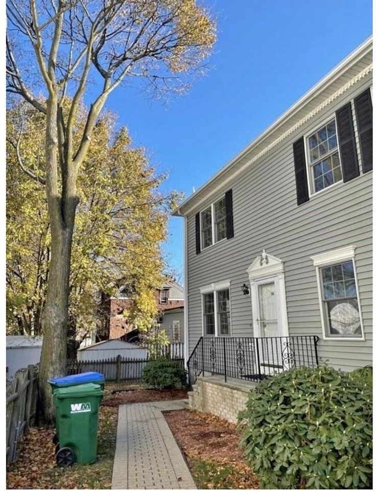 3 Beds 1.5 Baths Townhouse