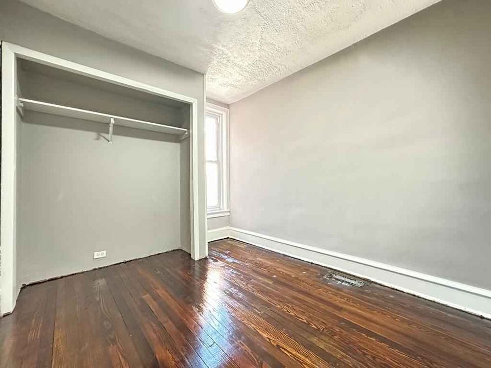 3 Beds 1 Bath - Townhouse photo'