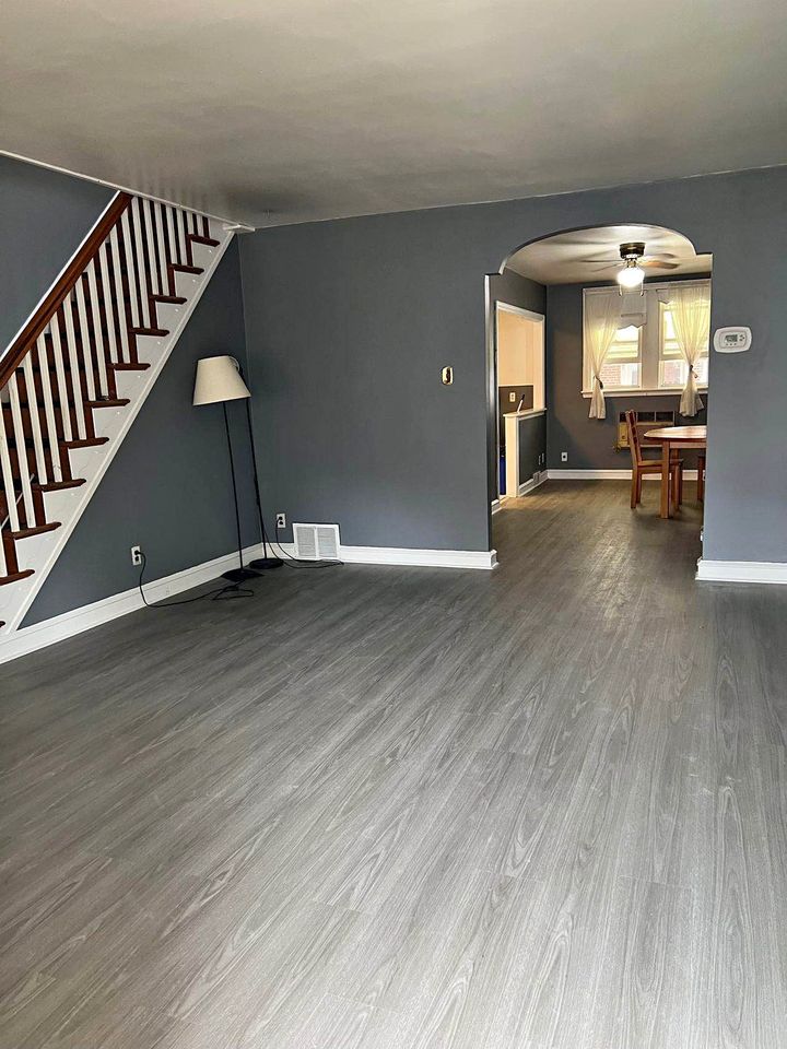 3 Beds 1 Bath - Townhouse