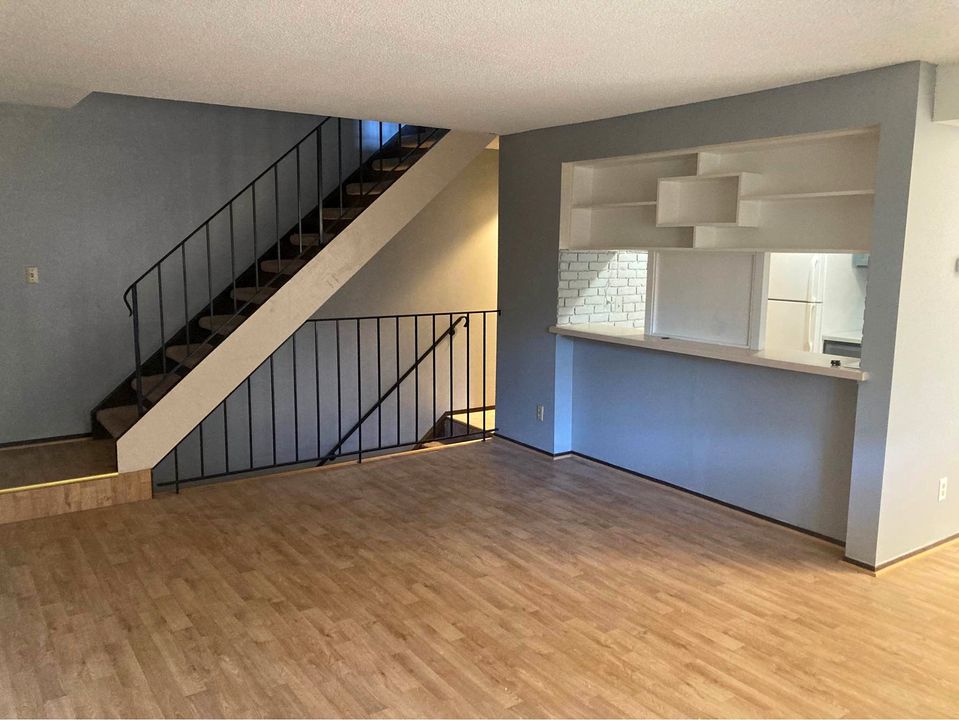 3 Beds 1 Bath - Townhouse