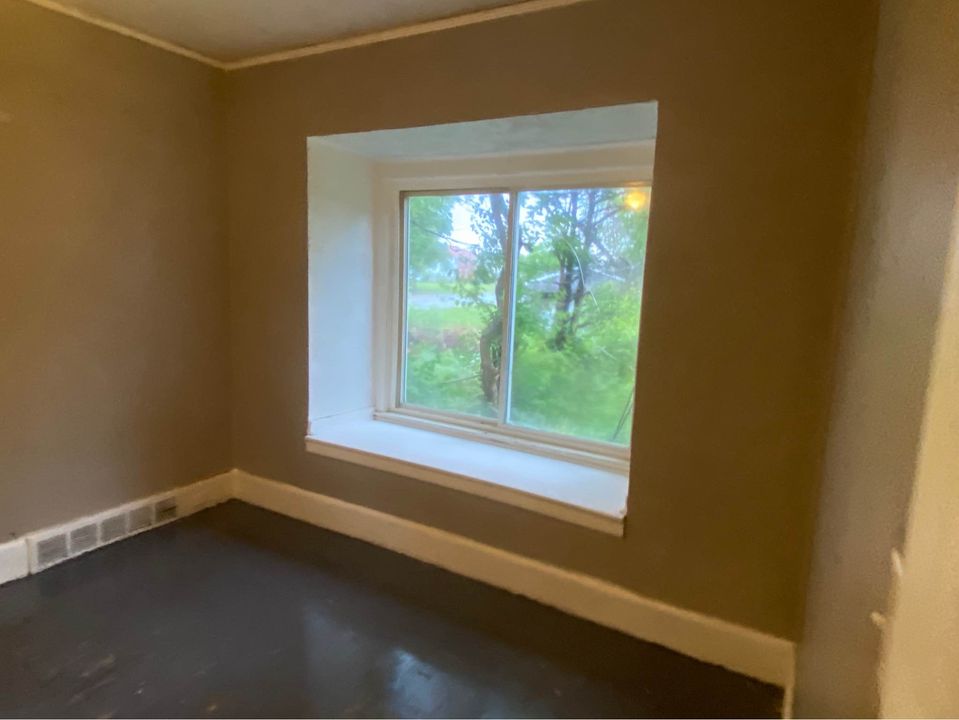 4 Beds 1 Bath - House photo'