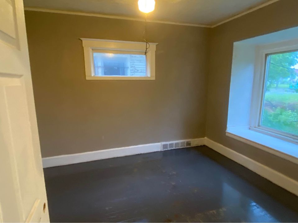 4 Beds 1 Bath - House photo'