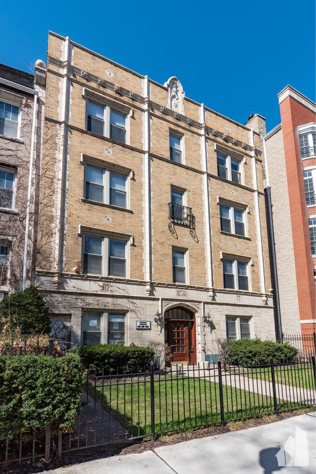 Beautiful Lincoln Park Studio w/ In Unit Laundry, Central Air & Pet Friendly! photo'