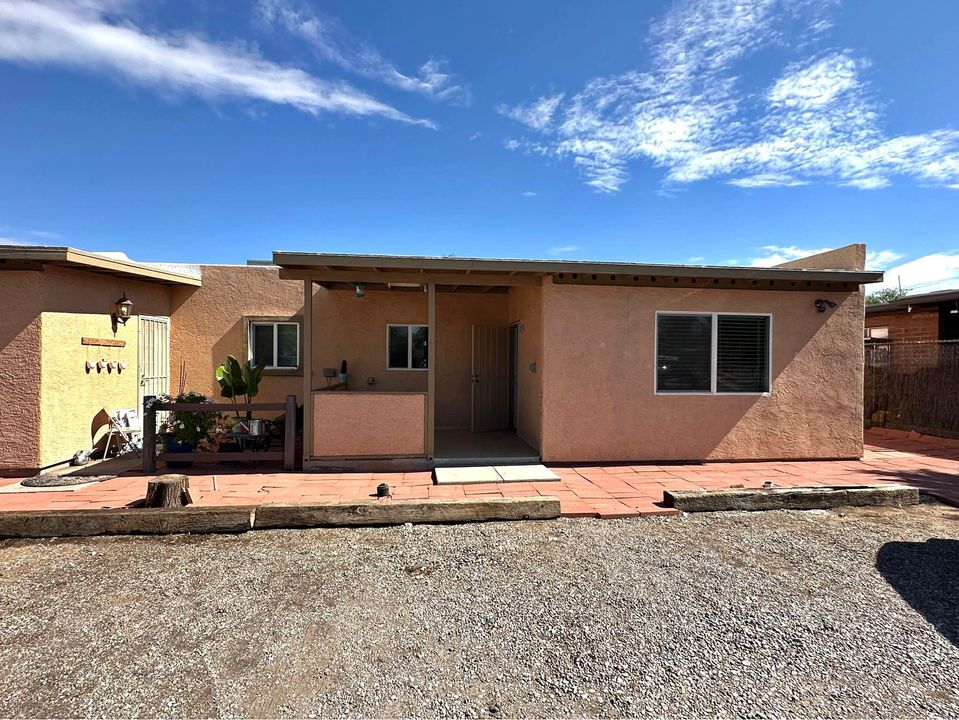 3 Beds 1 Bath - House