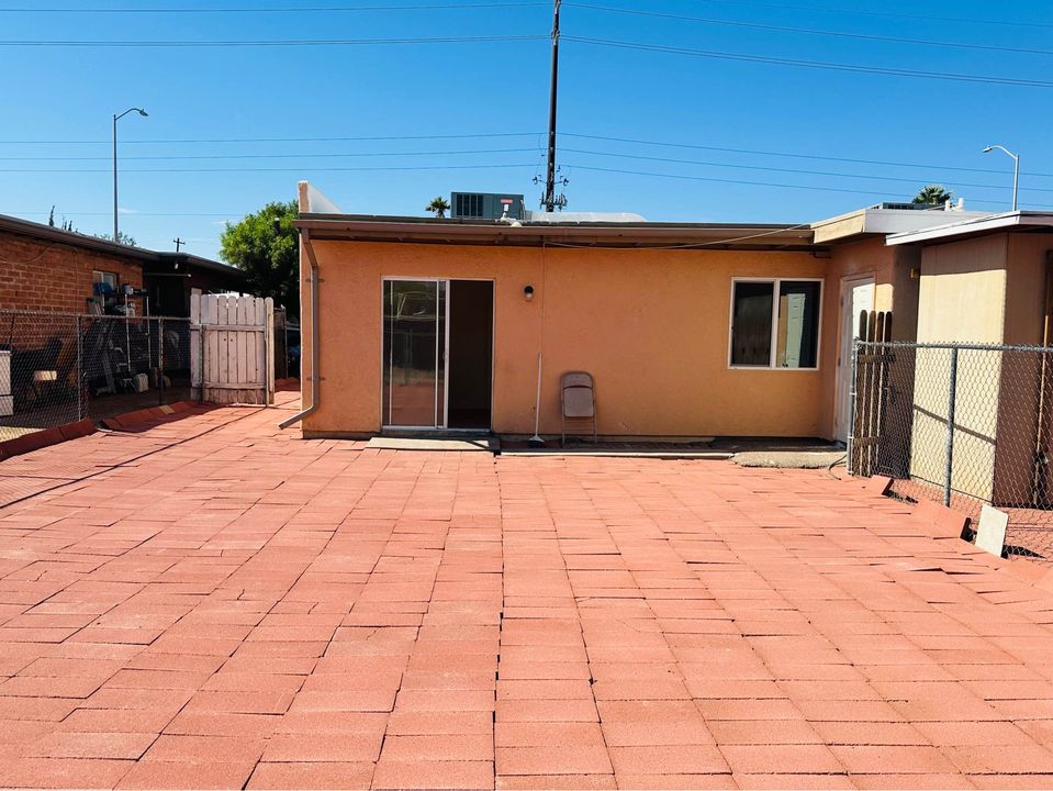 3 Beds 1 Bath - House photo'