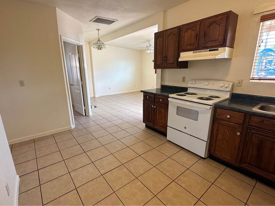 3 Beds 1 Bath - House - 14