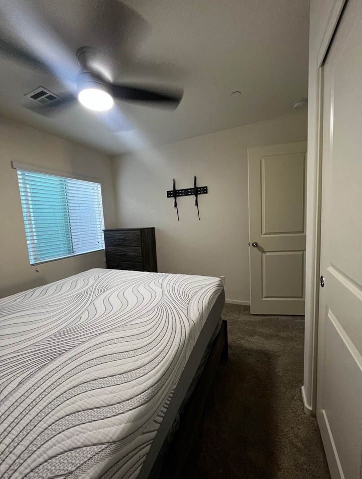 Private room for rent - 38