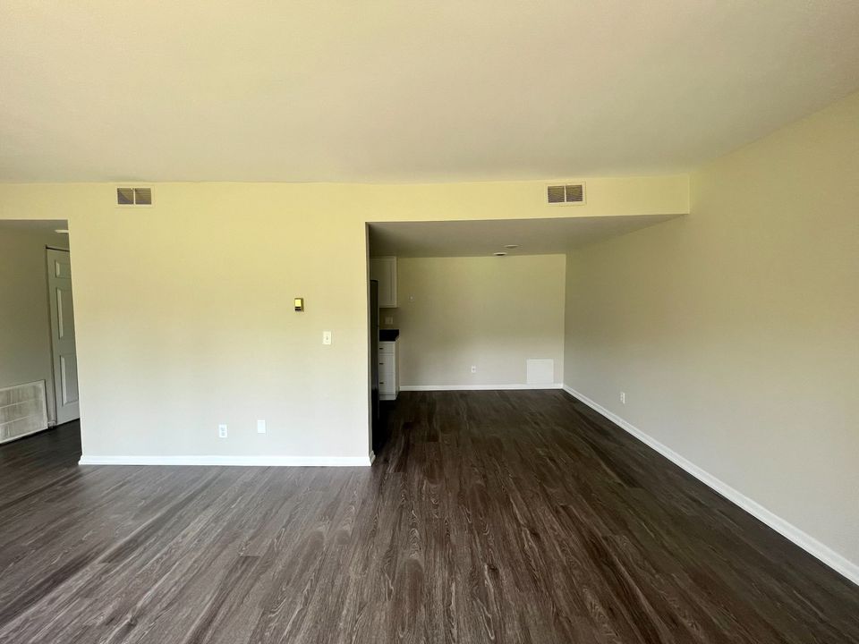 2 Beds 1.5 Baths Apartment - 12