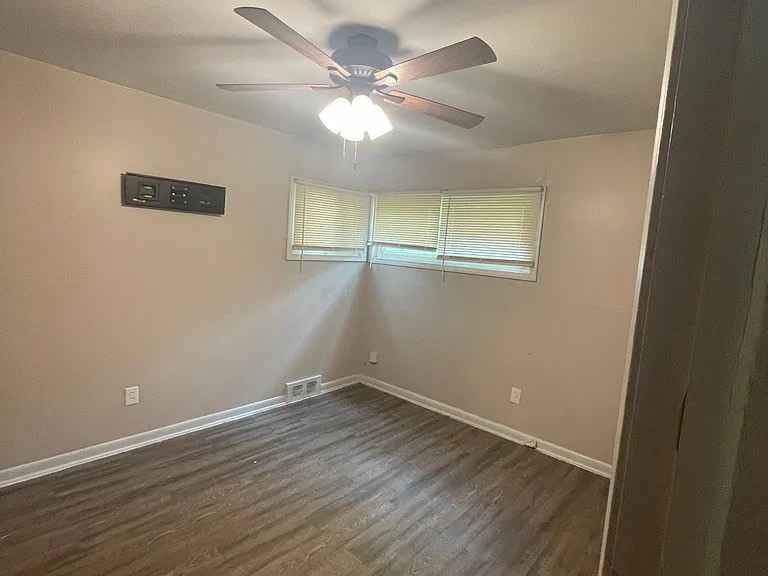 2 Beds 1 Bath - House photo'