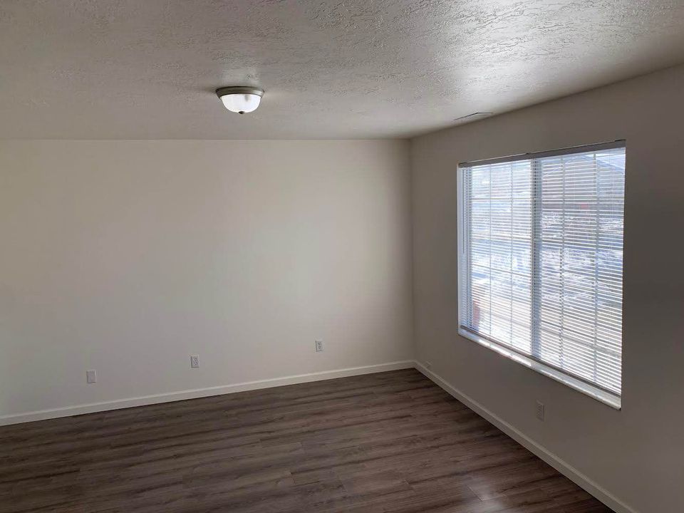 2 Beds 1 Bath - Townhouse photo'