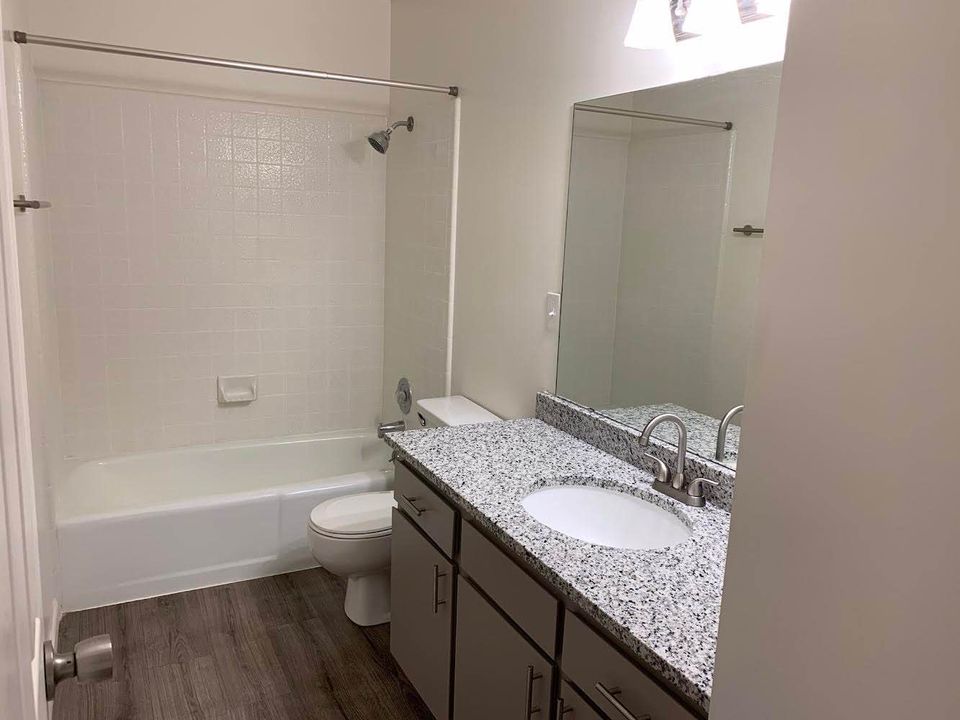 2 Beds 1 Bath - Townhouse photo'