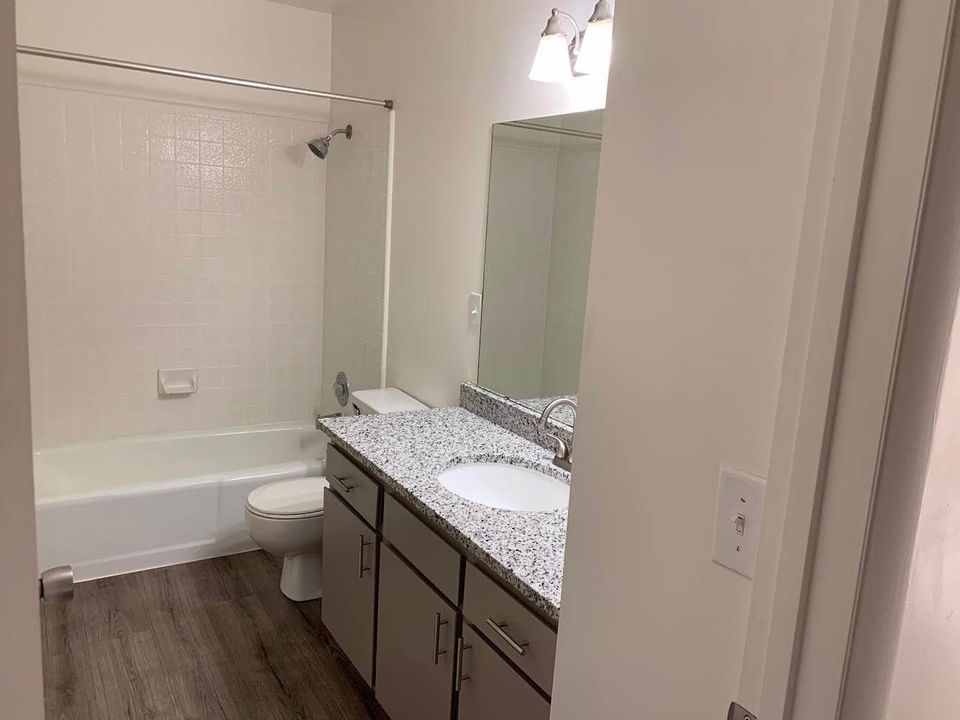 2 Beds 1 Bath - Townhouse photo'