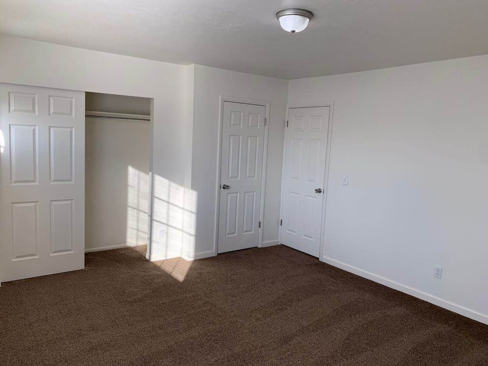 2 Beds 1 Bath - Townhouse photo'