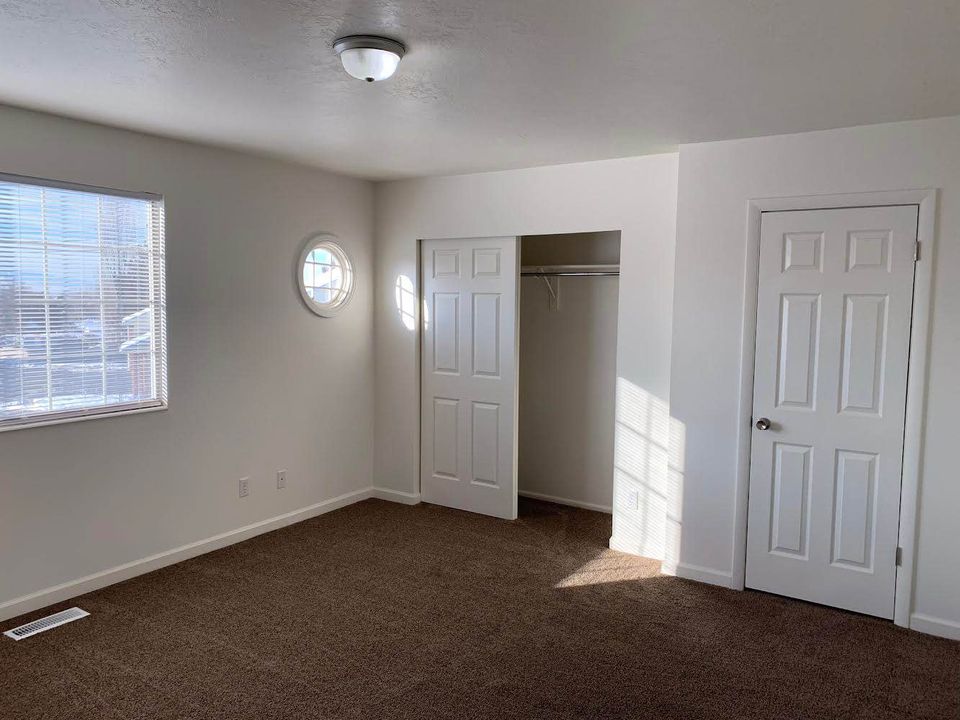 2 Beds 1 Bath - Townhouse photo'